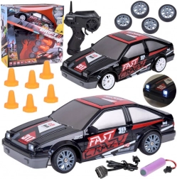 RC drift auto s kužeľmi a náhradnými kolesami 1:24