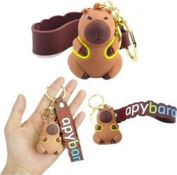 Prívesok Kapibara so žltým Batôžkom