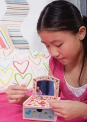 Výroba a maľovanie kozmetickej truhličky