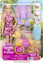 Barbie bábika so psíkom na prechádzke