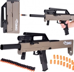 Penákový samopal so zásobníkom a nábojnicami