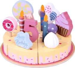 Drevená narodeninová torta na krájanie s dekoráciami