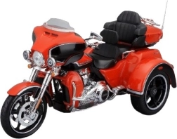 Kovový model motocykla HARLEY-DAVIDSON 2021 CVO Tri Glide 1:12, oranžový