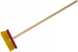 Teddies červené detské metla s drevenou násadou