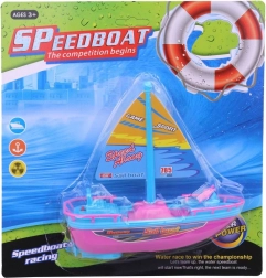 Plastová plachetnica na batérie