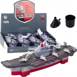 Vojenská loď s pohonom a vodnými efektmi