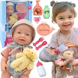 Bábika WOOPIE ROYAL bábätko 36 cm v medvedíkovom oblečení s doplnkami na kŕmenie