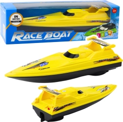 Žltá poháňaná motorová loď na batérie