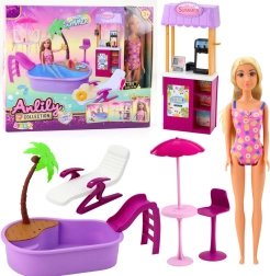 Bábika ANLILY na pláži s bazénom a stánkom s nápojmi