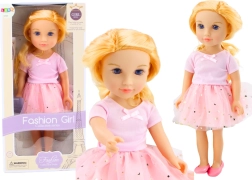 Bábika v ružových šatách s tylovou sukňou a blond vlasmi