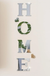 Zrkadlové nástenné samolepky HOME – strieborné akrylové 3D písmená so srdiečkami
