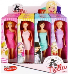 Bábika v farebných šatách