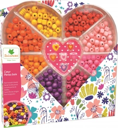 Drevené koráliky v srdcovej úložnej krabičke