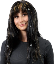 Parochňa s čiernymi vlasmi zdobená zlatými pruhmi a hviezdami