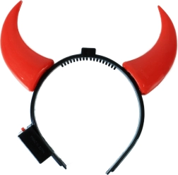 Svietiace čertie rohy na čelenke