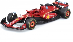 kovový model bburago 1:43 ferrari sf-24 charles leclerc s figúrkou vodiča v darčekovej krabičke