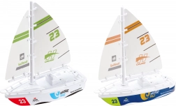 Závodná loď na batérie