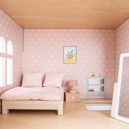 Drevený domček pre bábiky s nábytkom