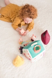 Lilliputiens - textilný domček s rozprávkou O vlkovi a troch malých prasiatkach