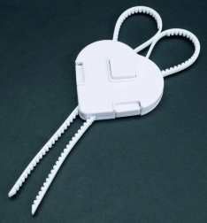 Flexibilný bezpečnostný zámok na dvierka pre deti