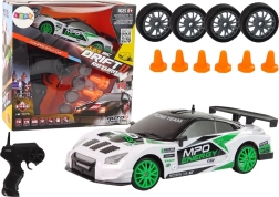 RC drift závodné auto 1:24 s vymeniteľnými kolesami a rýchlosťou až 15 km/h