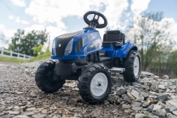 Falk šliapací traktor New Holland s prívesom a otváracou kapotou od 2 rokov