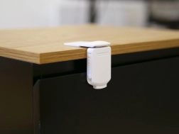 Biely bezpečnostný zámok na skrinky a zásuvky