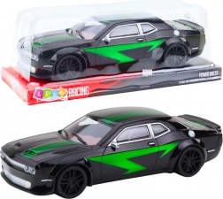 Športové auto s pohonom čierne so zelenými líniami