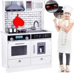 Veľká drevená kuchyňa so svetlom a zvukom