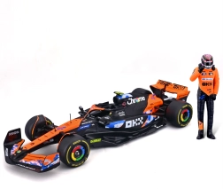 Kovový model McLaren MCL38 F1 1:24 s figúrkou jazdca