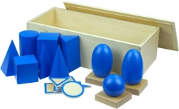 Moyo Montessori geometrické telesá s podstavcami a krabičkou
