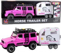 Terénne auto s prívesom na kone so svetlami a zvukmi