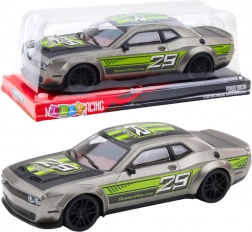 Športové auto so zadným pohonom strieborno-zelené