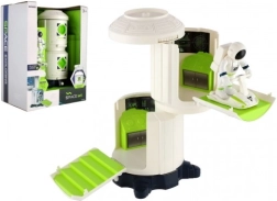 Vesmírna stanica so svetlami a zvukmi s astronautom na batérie