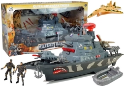 Vojenská loď s bázou so svetlami a zvukmi