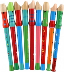 Drevená flauta s farebným dizajnom