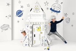 Veľká kartónová vesmírna raketa