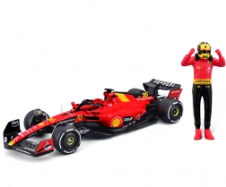 kovový model bburago ferrari sf23 1:24 s figúrkou jazdca