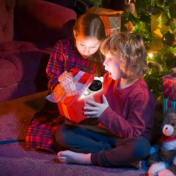 Astronaut projektor hviezd s diaľkovým ovládaním – nočné svetlo do detskej izby