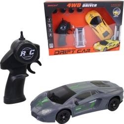 Elektrické auto na ovládanie s vymeniteľnými kolesami a funkciou driftovania