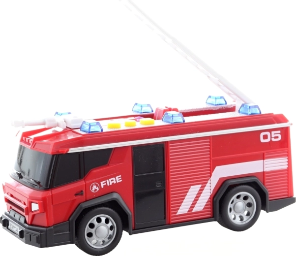 Hasičské auto s rebríkom