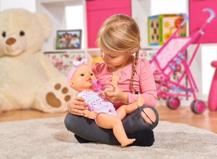 Pije a ciká ako skutočné bábätko