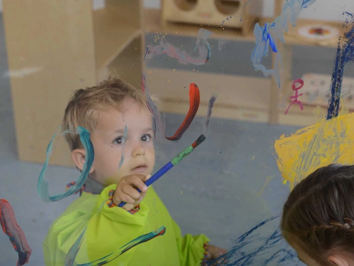 Obojstranné akrylové okno pre spoločnú tvorbu