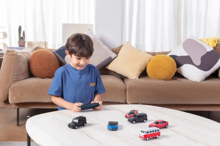 Ovládanie cez Bluetooth 5.0 a 2,4 GHz