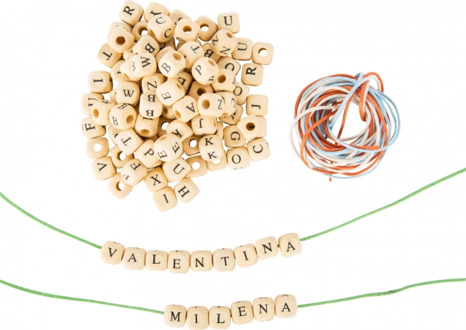 Drevené navliekacie koráliky s písmenkami small foot – sada 300 ks