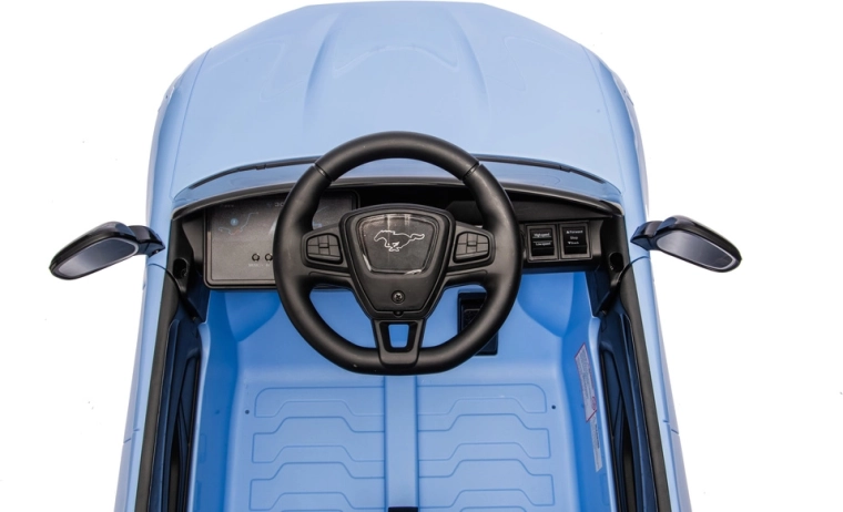 Ovládacie prvky na volante a interiér