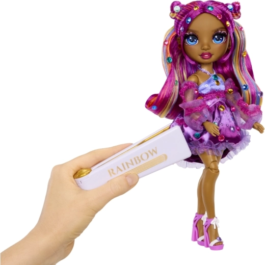 Zdobenie vlasov aj outfitu dúhovými kryštálmi