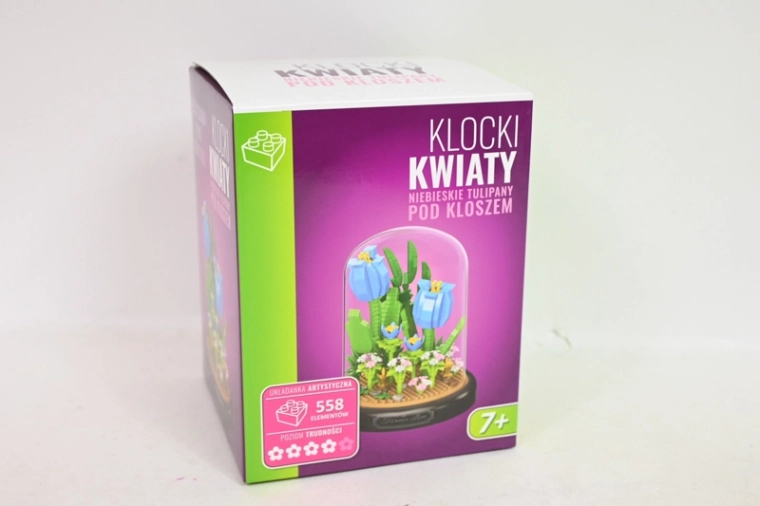 Stavebnica kytice modrých tulipánov pod skleneným klobúkom