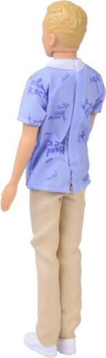 Štýlový outfit s košeľou a svetlými nohavicami