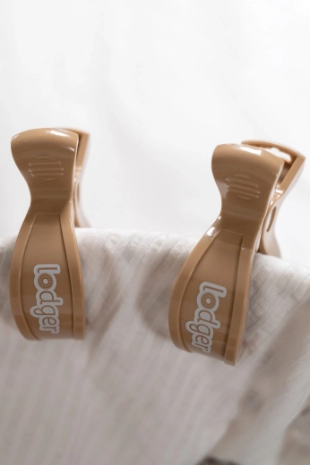 Kompaktné klipy v elegantnej béžovej